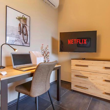 Modern & Bright 2 Bedroom Flat 50M From M4 Stop Milano Eksteriør billede