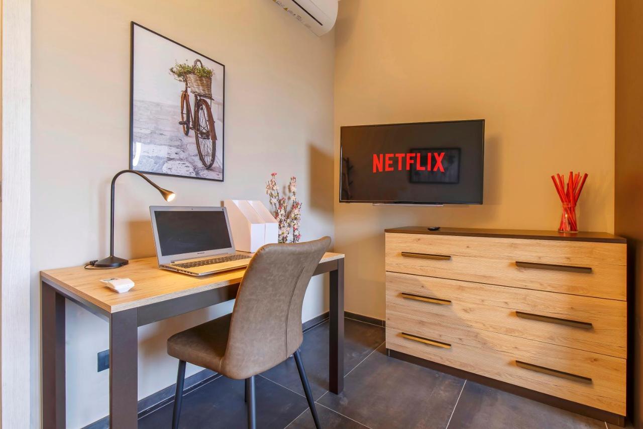 Modern & Bright 2 Bedroom Flat 50M From M4 Stop Milano Eksteriør billede